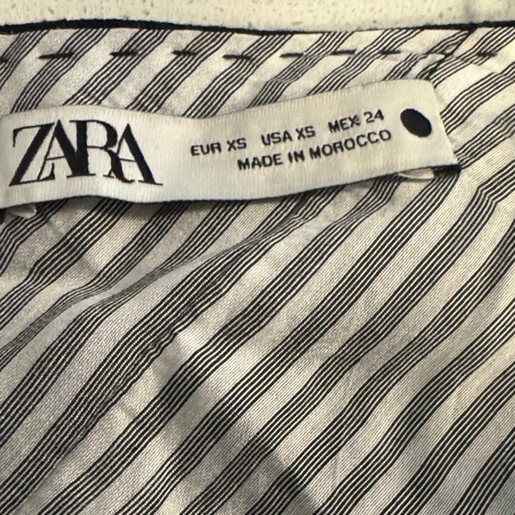 Zara Black Asymmetrical Button-Up Women's Top - New without Tag XS - Picture 3 of 7
